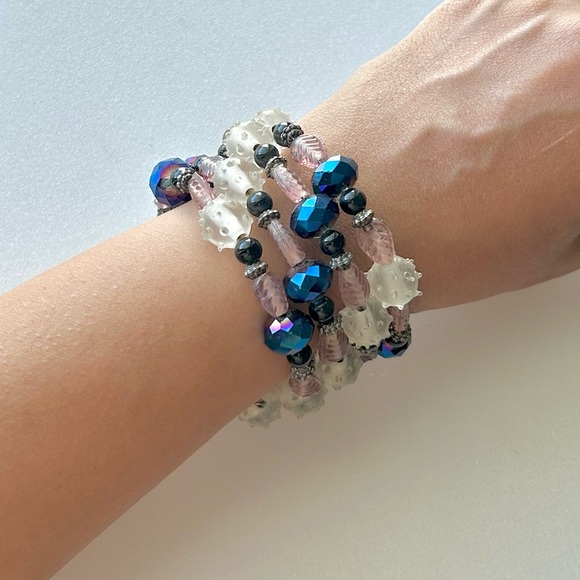 Vintage Glass Bead Bracelet on Memory Wire Artglass 8” - Picture 5 of 7